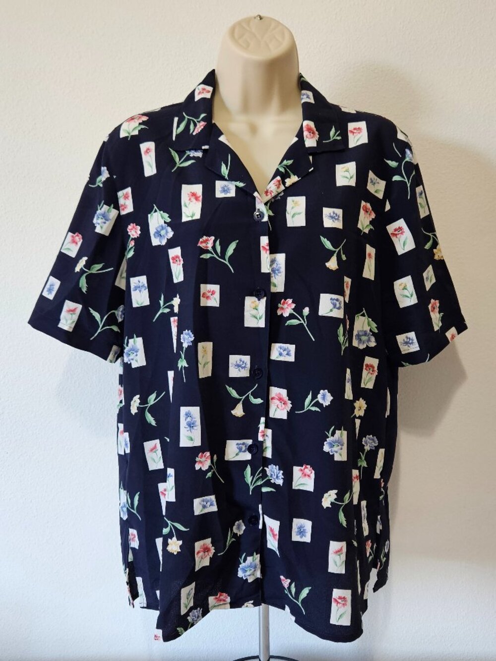 VINTAGE Alfred Dunner Short Sleeve Button Down Blouse - Picture 2 of 11